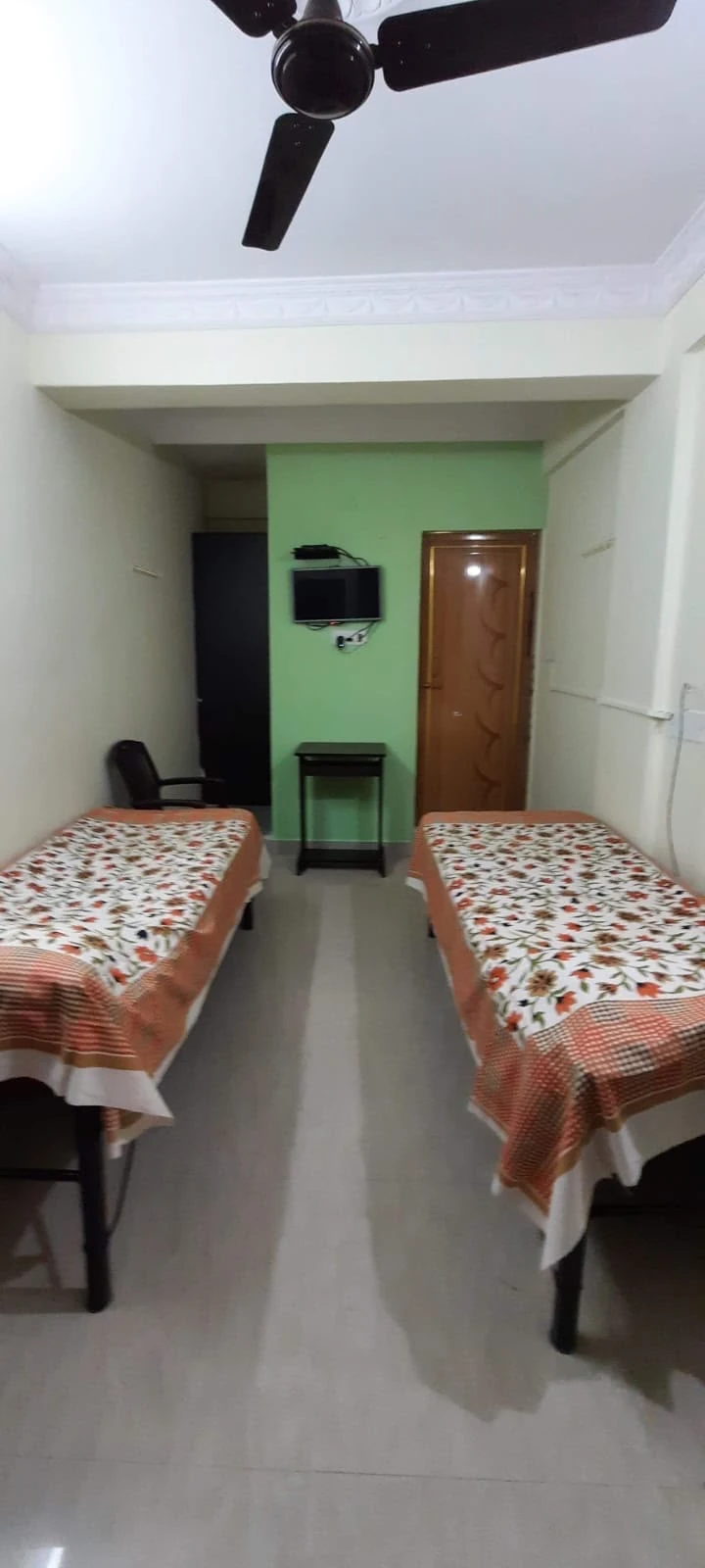 Twin-sharing room with TV at Gayatri Luxury Gents PG